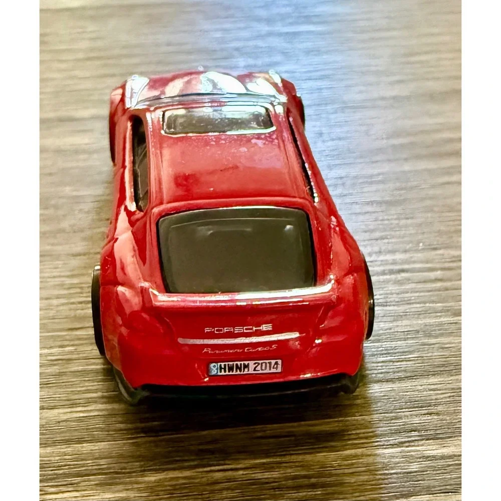 Hot Wheels Porsche Panamera Turbo S Boys 1:64 Red Excellent Diecast Toy Car